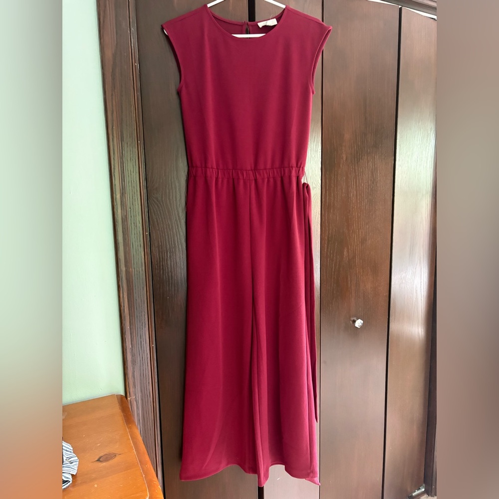 Elegant Sleeveless Burgundy Dress